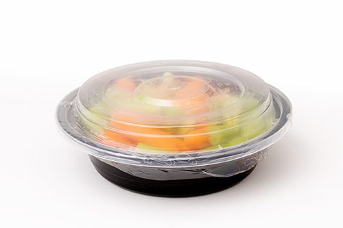 Vegetable container with a shrink band applied with PET film.